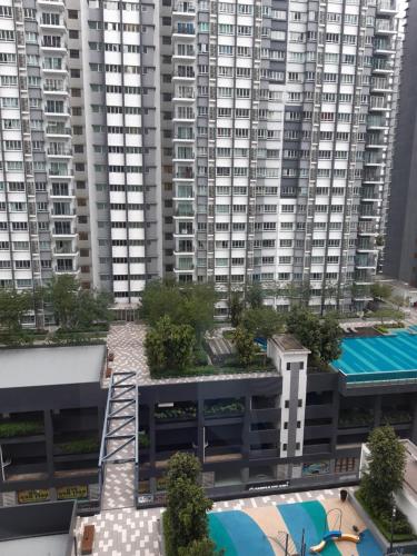 an aerial view of a large apartment building with a pool at Cikta Homestay at Southville City Savanna Suite in Kampong Tangkas
