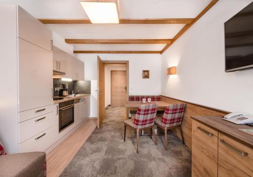 Dapur atau dapur kecil di Apartments & Garni Alpenrose