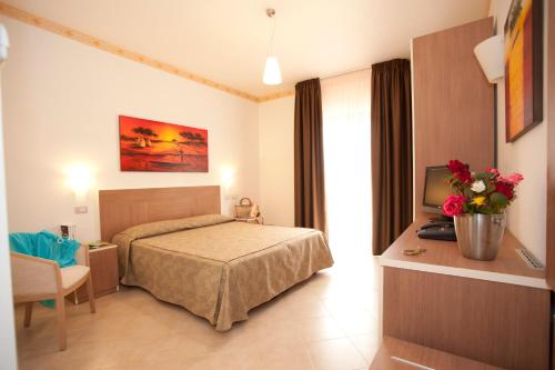 Postel nebo postele na pokoji v ubytování Oasiclub Hotel