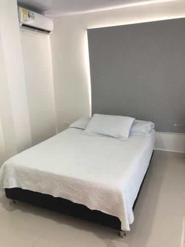 Ένα ή περισσότερα κρεβάτια σε δωμάτιο στο Apartamentos Isla Tropical