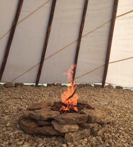 Camp Arawak Camping Sauvage à la Ferme dans un Tipi 7 places