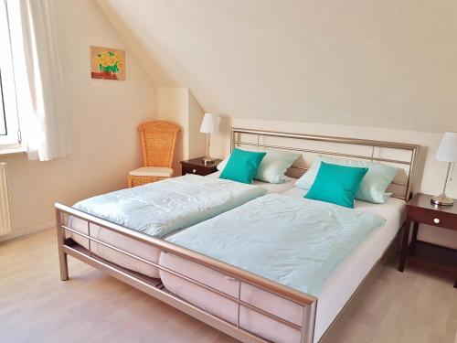 Postel nebo postele na pokoji v ubytování 4 Sterne Ferienhaus Marlene Bad Zwischenahn
