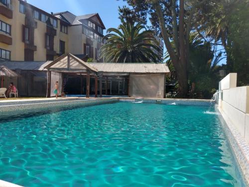Bazén v ubytovaní San Remo Park Hotel alebo v jeho blízkosti