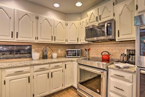 Φωτογραφία από το άλμπουμ του Charming Saylorsburg Retreat with Game Room and Patio! σε Saylorsburg