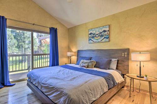 เตียงในห้องที่ Pagosa Springs Home with Deck and Grill, Walk to Town!