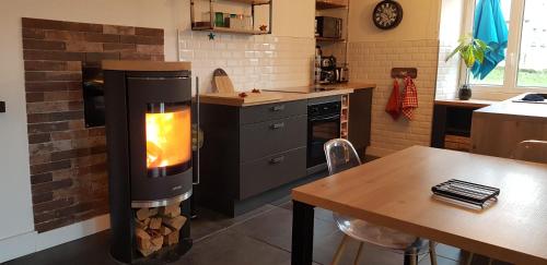 Una cocina o cocineta en Gîte Timéo Mont Saint-Michel
