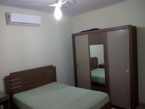 Postel nebo postele na pokoji v ubytování Casa para temporada c/ ar condicionado