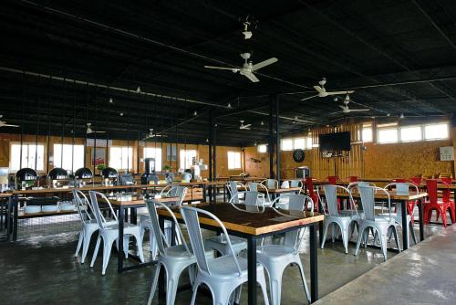 Restoran atau tempat lain untuk makan di Good Night Hotel