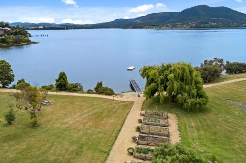 a park with a view of a lake at Riverfront Motel & Restaurant in Hobart