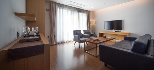 TV a/nebo společenská místnost v ubytování Ulsan City Hotel