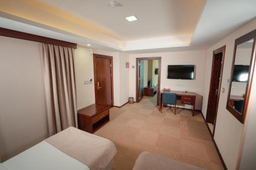 a hotel room with a bed and a desk at Mihrako Hotel & Spa in As Sulaymānīyah