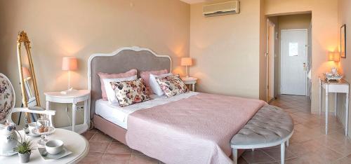 Katil atau katil-katil dalam bilik di Hotel Carina