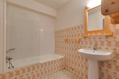 a bathroom with a sink and a shower and a tub at Vacancéole - Résidence Quirlies in Les Deux Alpes