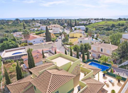 Villa Saint Thomas - Moradia tranquila com piscina aquecível em Carvoeiro