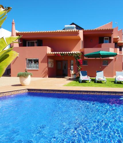 Villa Saint Martin - Refúgio familiar com piscina aquecível e BBQ em Albufeira