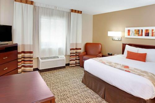 MainStay Suites Cincinnati Blue Ash Image