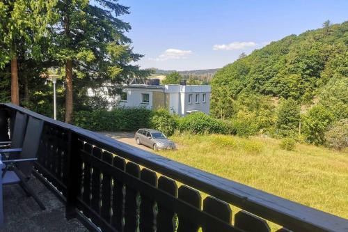 a balcony with a car parked in front of a house at Top Ferienwohnung am Diemelsee, Sauerland Nähe Willingen Winterberg in Diemelsee