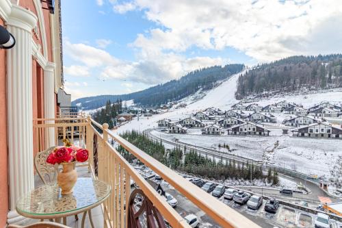 Nespecifikovaný výhled na hory nebo výhled na hory při pohledu z hotelu