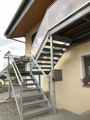 Lliteres en una habitació de FeWo Eifel