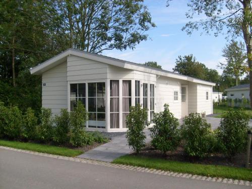 a small white shed with a large window at EuroParcs Spaarnwoude in Halfweg