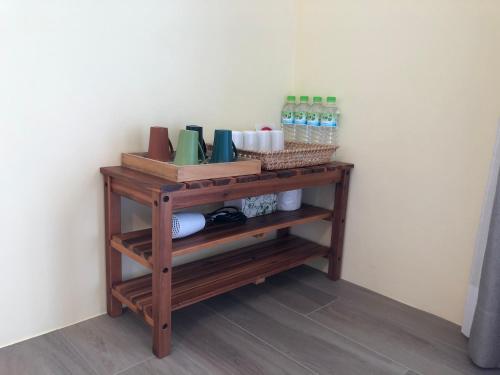 a shelf with cups and bottles of water on it at 後山，我的家 in Fenglin