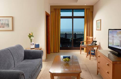 Roda Beach Resort – Photos 3