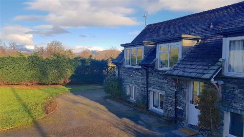 an overhead view of a stone house with a driveway at 3 Bed Barn - Sleeps up to 6 - Parking - Wifi in Hawkshead