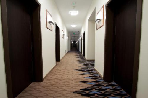 a hallway of a hospital with a long corridor at Hotel Marusza in Grudziądz