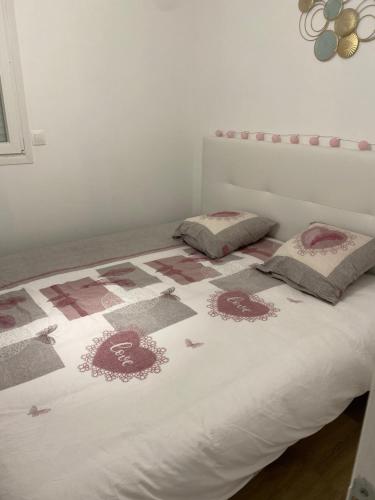 a bedroom with a bed with a quilt on it at Les lodges du chateau in Marquise