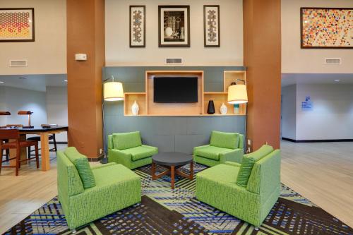 Ruang duduk di Holiday Inn Express & Suites - Austin - Round Rock by IHG