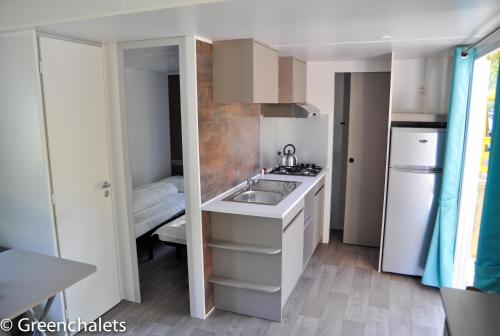 Dapur atau dapur kecil di Greenchalets Roquebrune Sur Argens