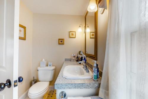 Bilik mandi di Brewster by the Sea Inn