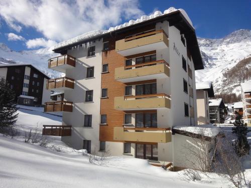 Adular Saas-Fee