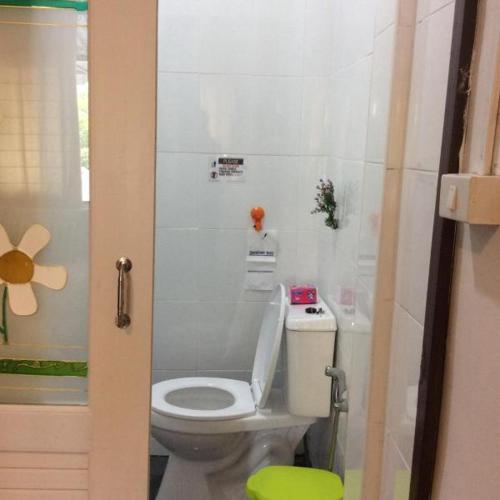 Banana Hostel Donmuangにあるバスルーム