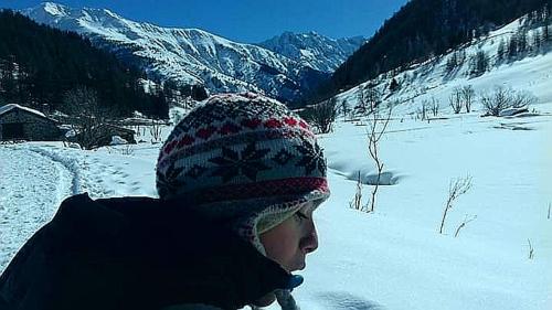 a young child wearing a hat in the snow at Villa Amaranta Room and Breakfast in Edolo