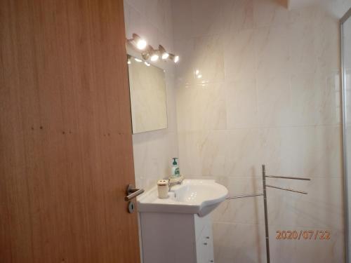 a bathroom with a sink and a mirror at Adega Vermont in Biscoitos