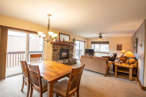 Evergreen 2Br- Renovated Kitchen Condo – Photos 3