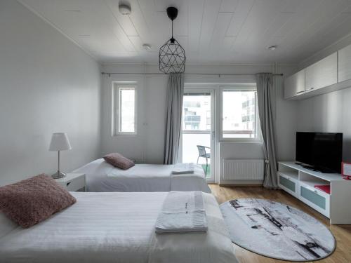 Postel nebo postele na pokoji v ubytování Kotimaailma Apartments Joensuu - Koulukatu 21