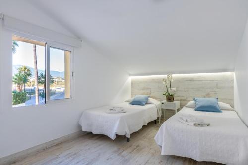 Tempat tidur dalam kamar di Apartamento Playabella