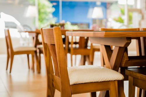 a row of wooden tables and chairs at a restaurant at 湯園民宿 l 民宿編號1639 in Taitung City