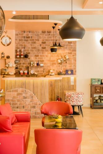 a living room with red furniture and a brick wall at 湯園民宿 l 民宿編號1639 in Taitung City