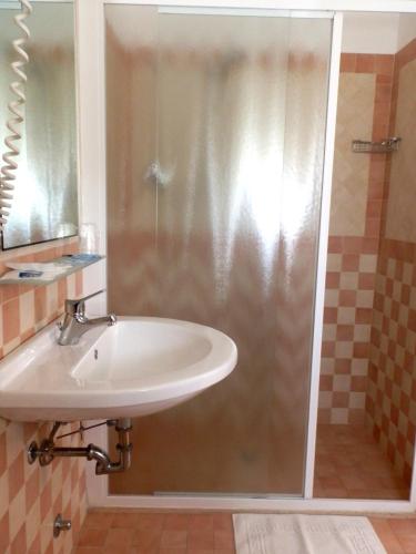 a bathroom with a sink and a shower at Hotel Nautic B&B in Bellaria-Igea Marina