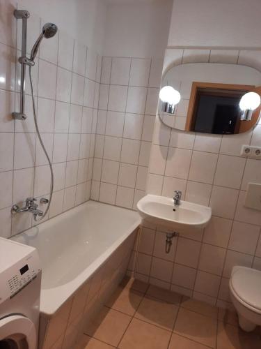 Bilik mandi di Sueños Apartment