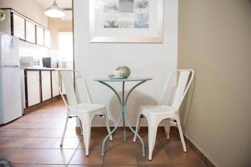 a table and two chairs in a kitchen at Melrose Place Guestrooms in Potchefstroom