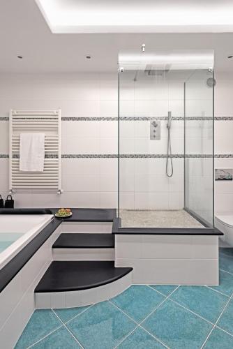 a bathroom with a walk in shower and a toilet at Luxury Bicocca - Mareri apartments in Costarainera