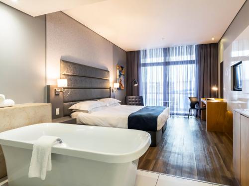aha Gateway Hotel Umhlangaにあるベッド