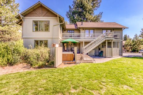 a large house with a lawn in front of it at 22 Quelah in Sunriver