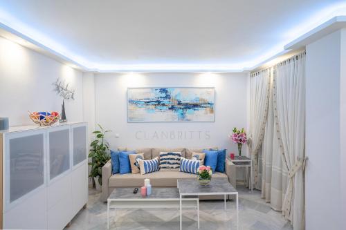A seating area at Sweet Home in Puerto Marina
