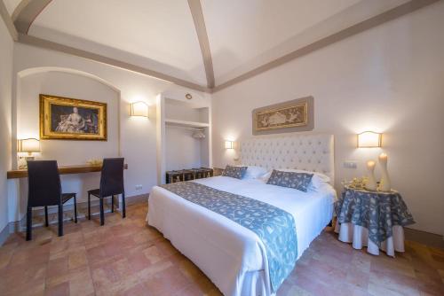 A bed or beds in a room at Case Brizi 10