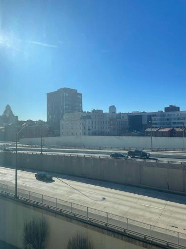 a view of a highway with cars on the freeway at Holiday Inn Express Philadelphia Penn's Landing by IHG in Philadelphia
